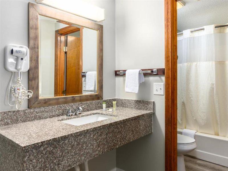 Captains Quarters Motel & Conference Center 이스트햄 외부 사진