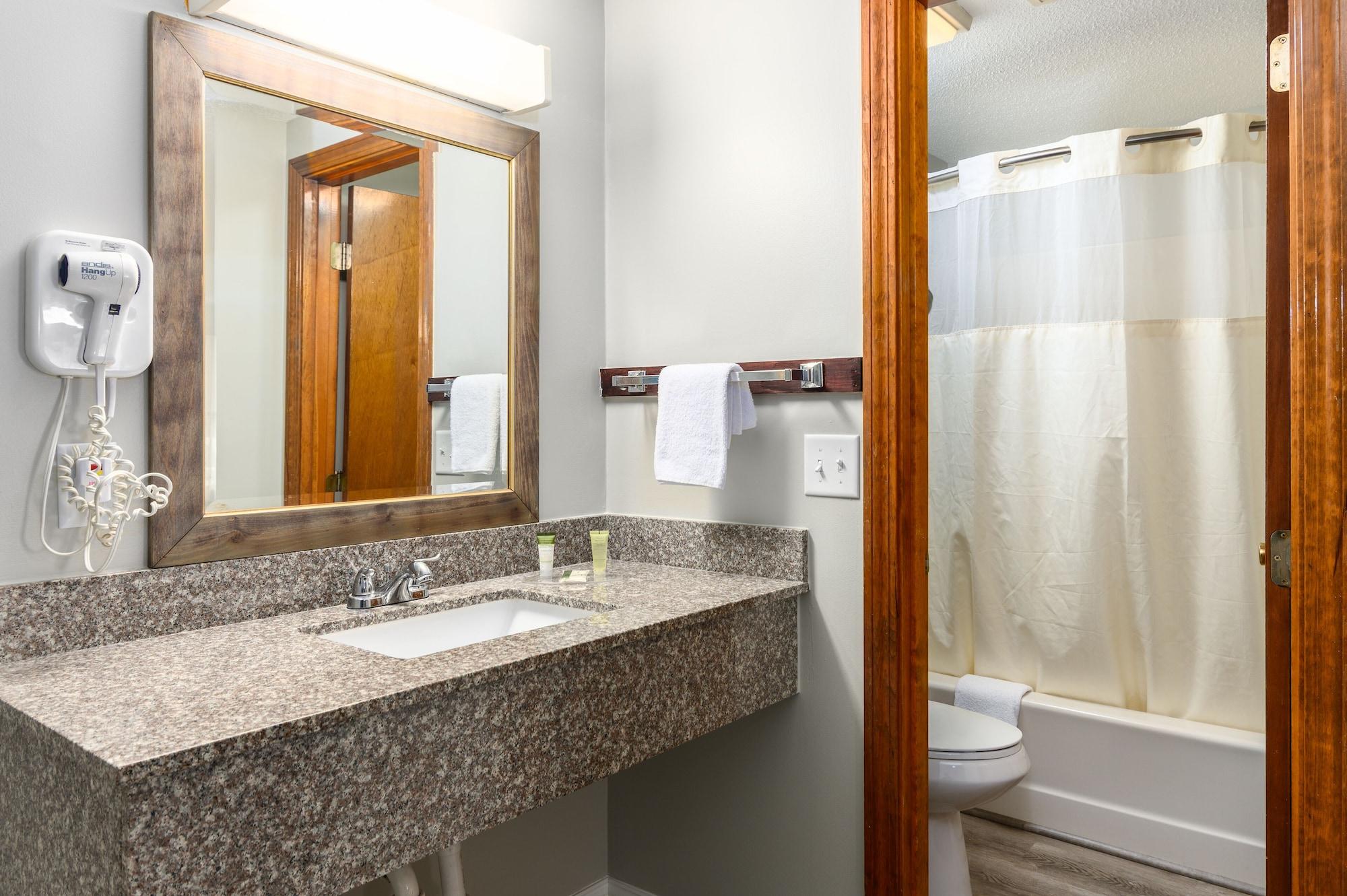 Captains Quarters Motel & Conference Center 이스트햄 외부 사진