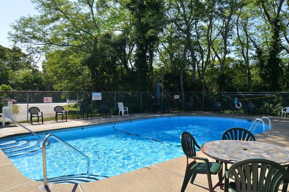 Captains Quarters Motel & Conference Center 이스트햄 외부 사진