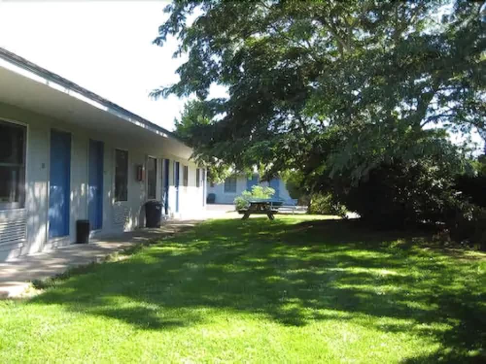 Captains Quarters Motel & Conference Center 이스트햄 외부 사진