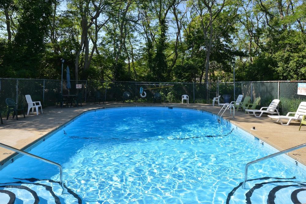 Captains Quarters Motel & Conference Center 이스트햄 외부 사진